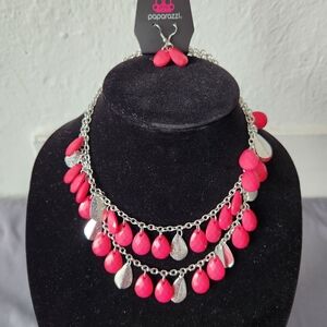 Paparazzi Fuchsia and Silver Teardrop Necklace